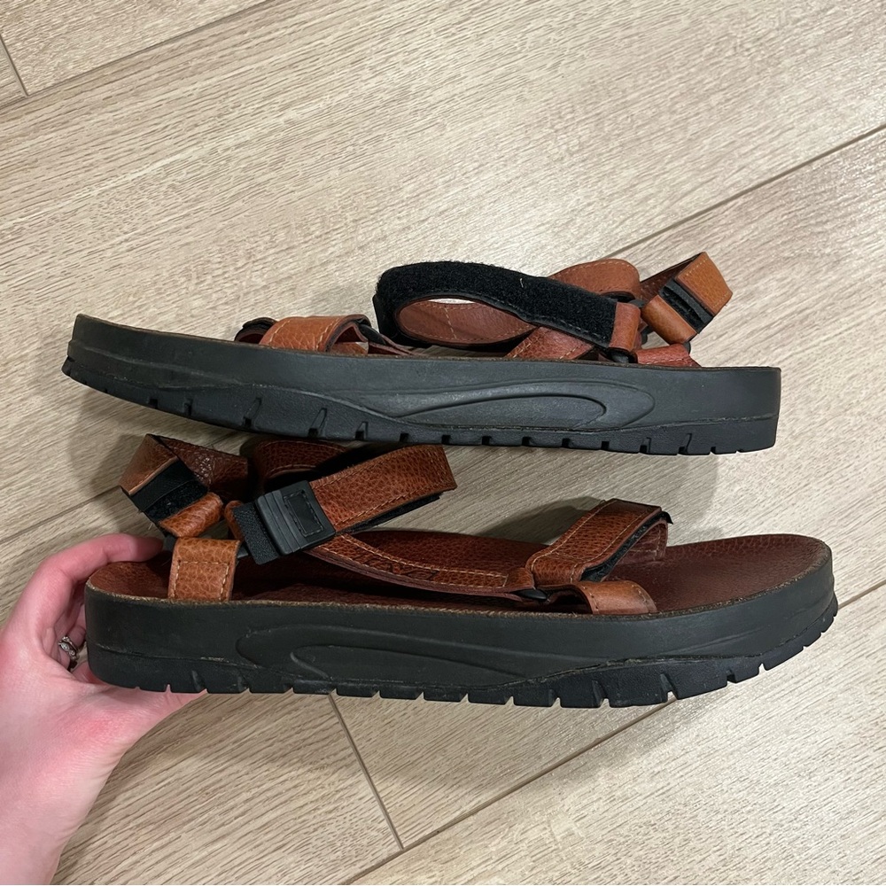 Teva Men’s Leather Brown Outdoor Strappy Sandals Hiking Size 10 - Picture 2 of 9
